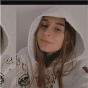 Estudiante universitaria en la carrera de biología con amplios conocimientos en biología, matemáticas, lengua, inglés y francés.